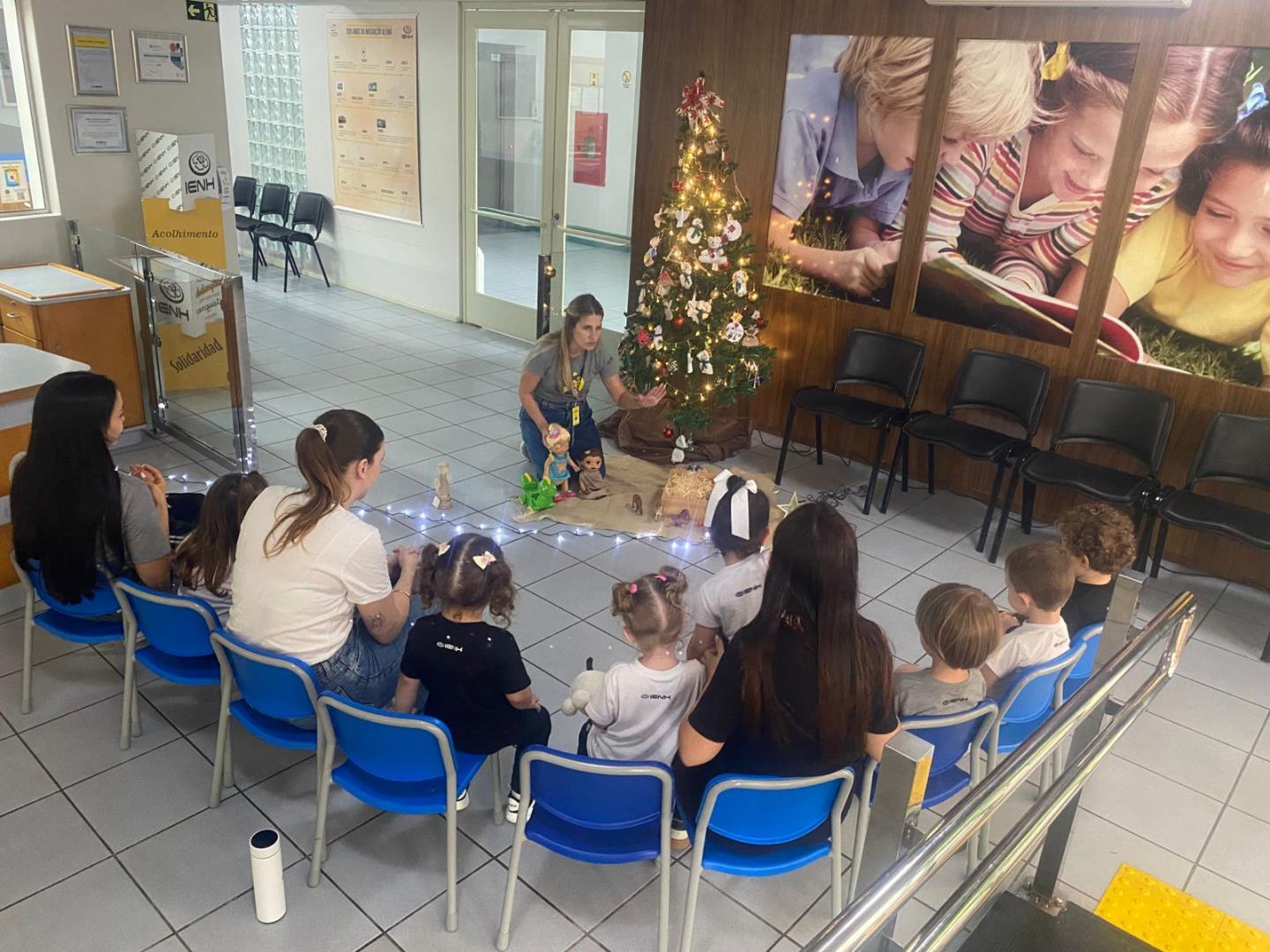 A magia do Natal encanta crianças na Hora do Conto na Unidade Pindorama