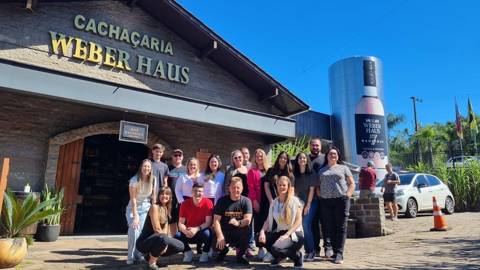 Acadêmicos do GENTI realizam visita técnica na Weber Haus