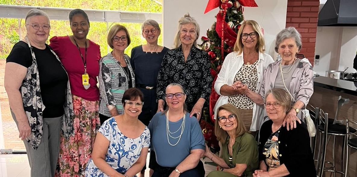 Almoço de Natal marca confraternização das voluntárias da Oficina do Brinquedo