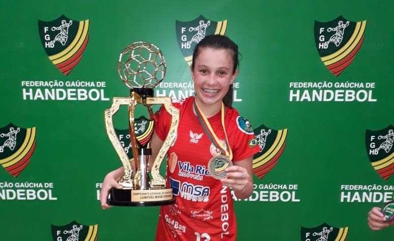 Aluna da IENH é campeã gaúcha de handebol