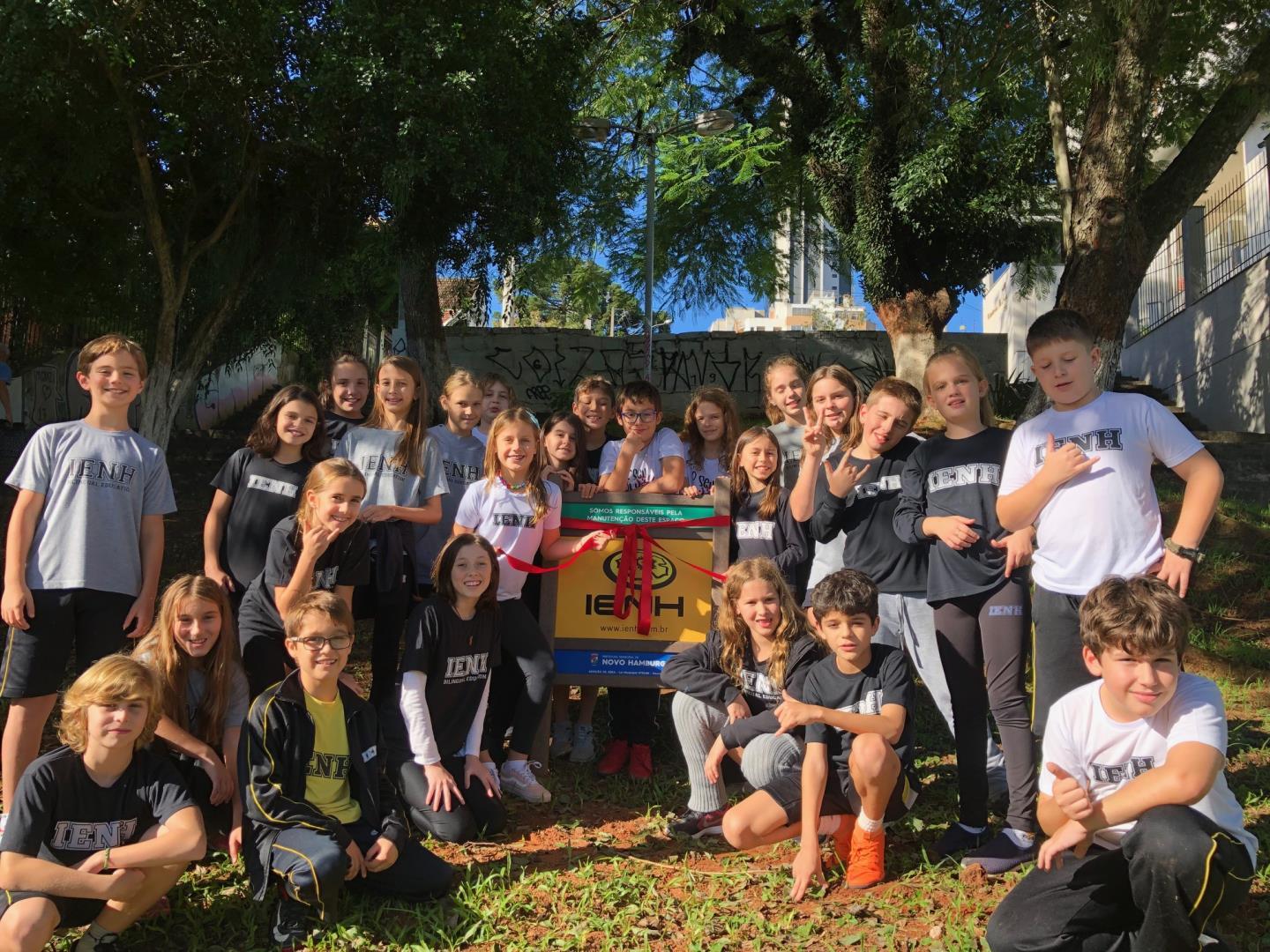 Alunos da IENH projetam diversas ações para escadaria adotada pela Instituição