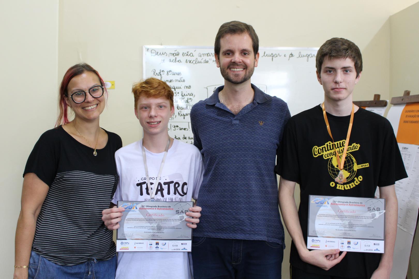 Alunos da IENH recebem medalhas na Olimpíada Brasileira de Astronomia