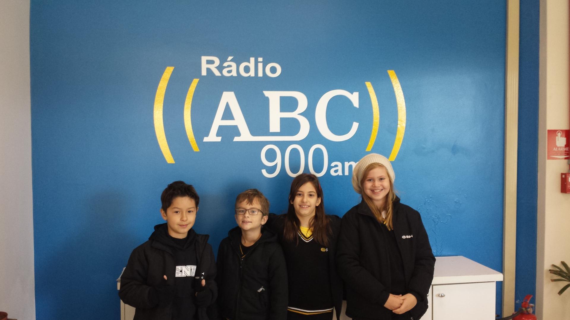 Alunos da IENH relatam a experiência de apoiar o Instituto Martim Pescador em  programa na Rádio ABC