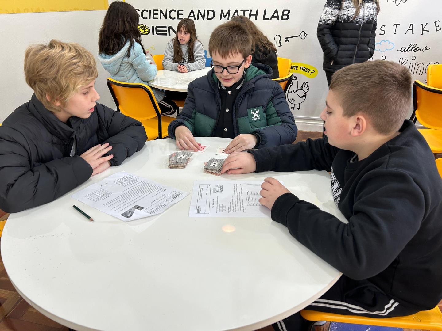 Alunos do Year 4 da Unidade Pindorama criam jogos para auxiliar nos estudos   