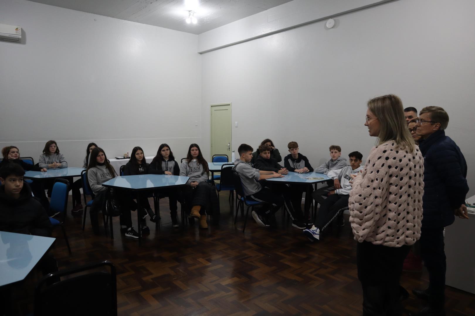 Alunos do Year 9 participam de reunião de pré-embarque para Intercâmbio no Canadá