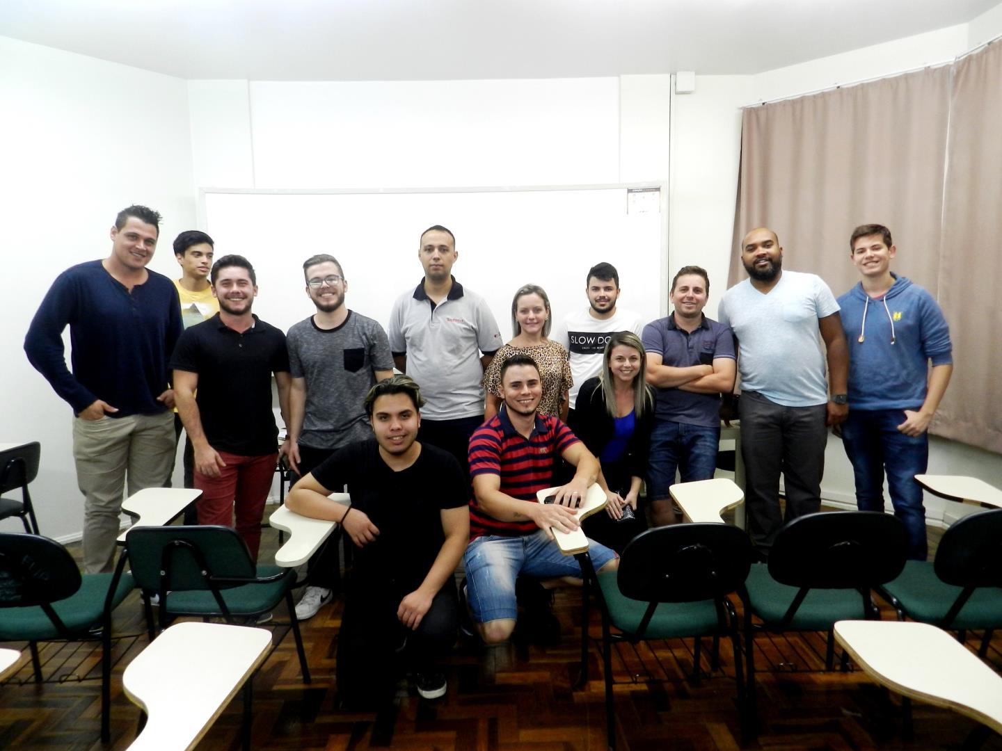 Alunos dos Cursos Técnicos em fase de preparação para a visita técnica ao Porto de Rio Grande