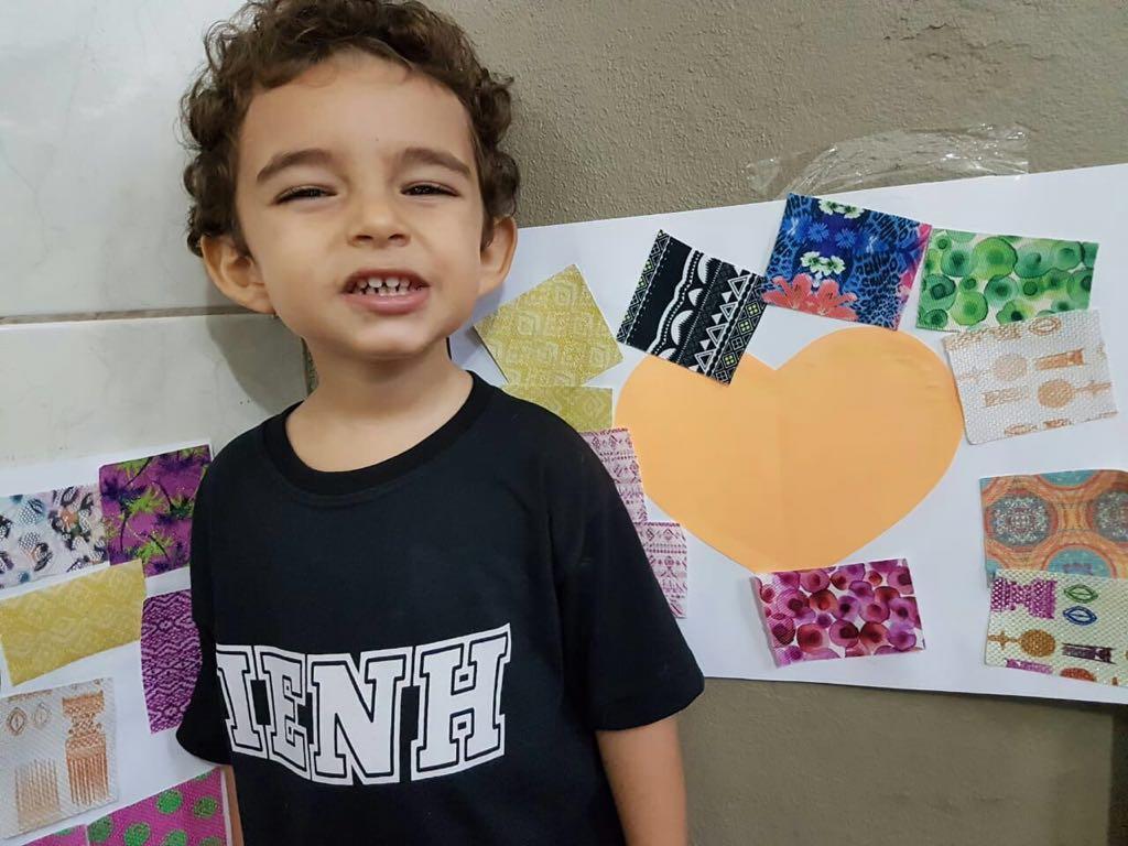 Alunos dos Níveis 2 realizam releitura da obra de Romero Britto