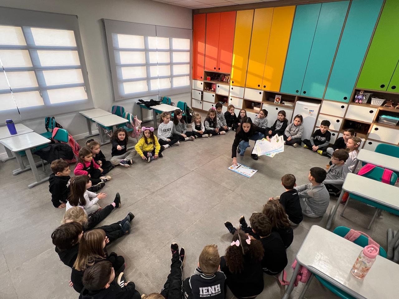 Aprendizagem bilíngue une turmas da Unidade Oswaldo Cruz em experiência científica 