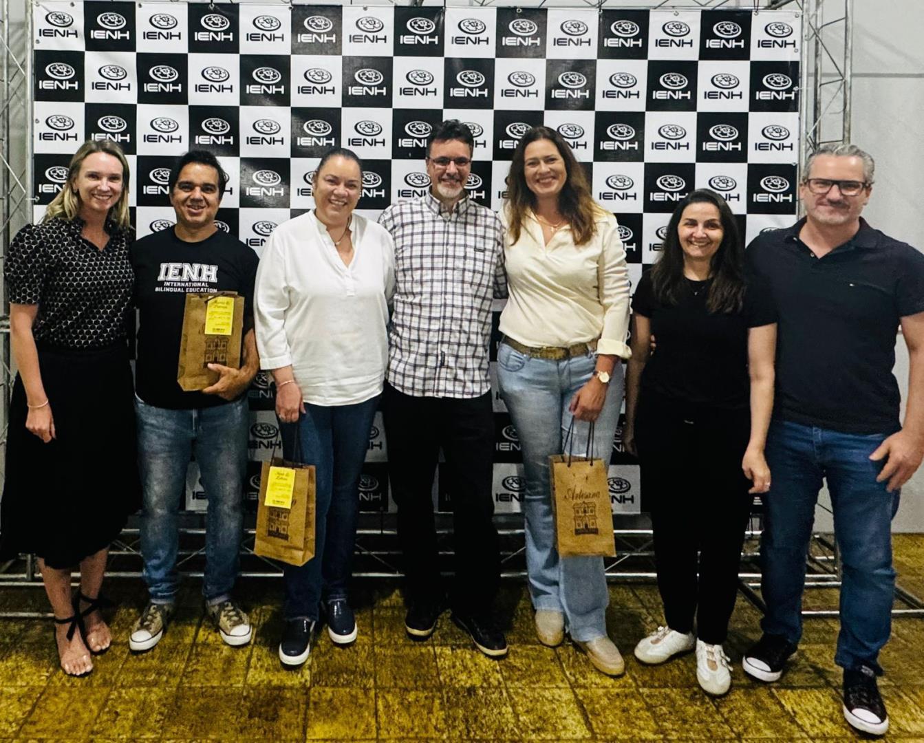 Associação de Pais da Unidade Fundação Evangélica realiza reunião festiva 