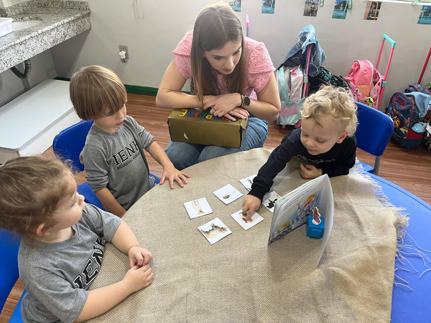 Atividade do Kindergarten 2B da Unidade Pindorama estimula memória, linguagem e criatividade 