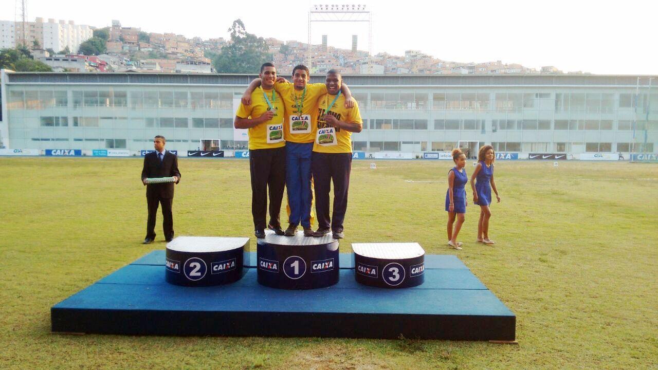 Atleta da IENH conquista medalha e supera recorde estadual gaúcho no Brasileiro de Atletismo