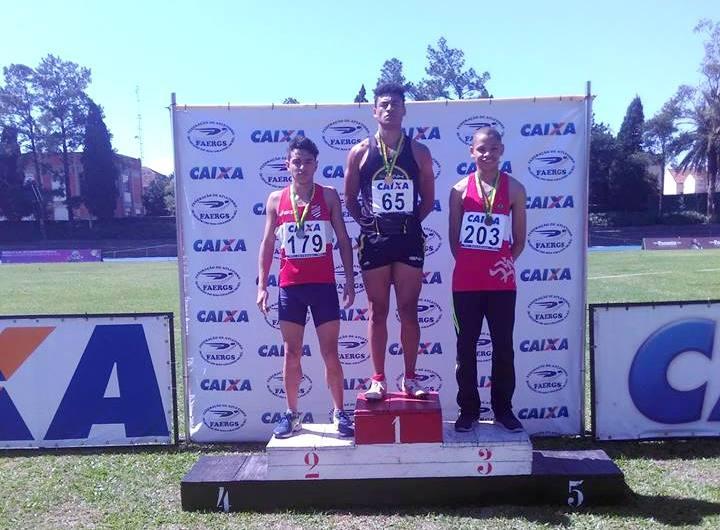 Atleta da IENH conquista recorde em salto em distância e é destaque no Campeonato Estadual