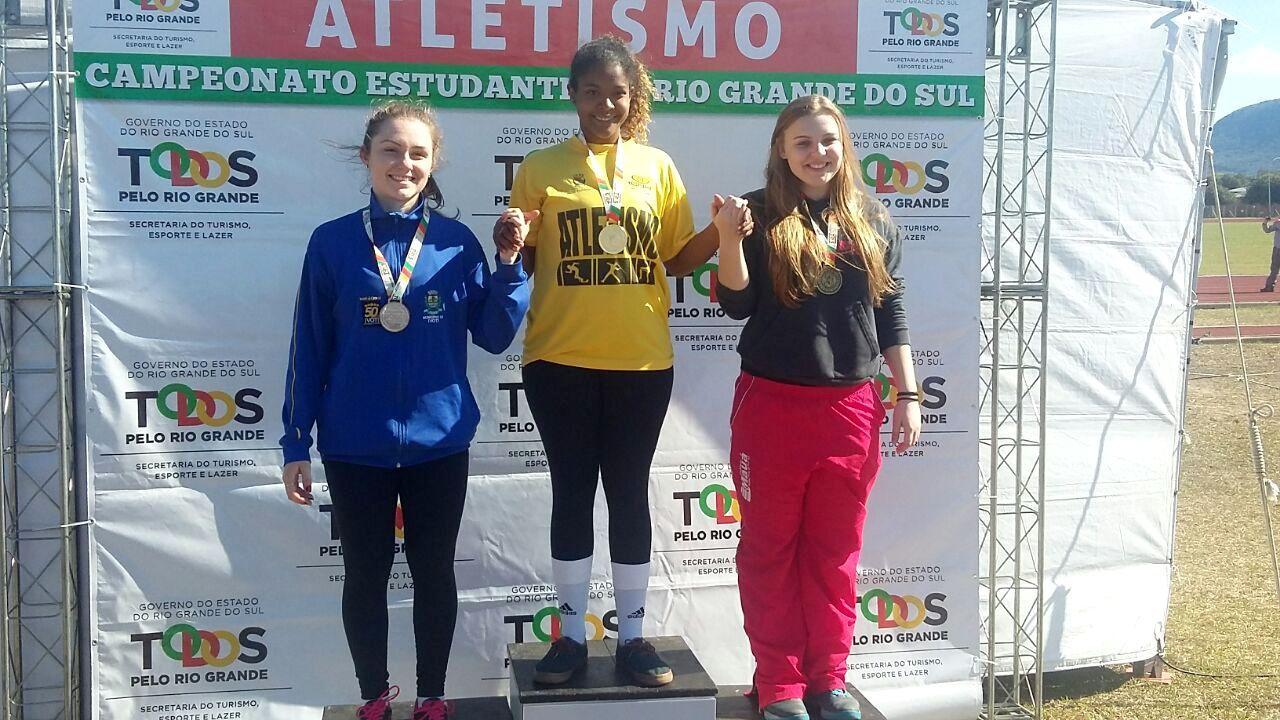 Atletismo da IENH classifica cinco atletas para os Jogos Escolares Brasileiros