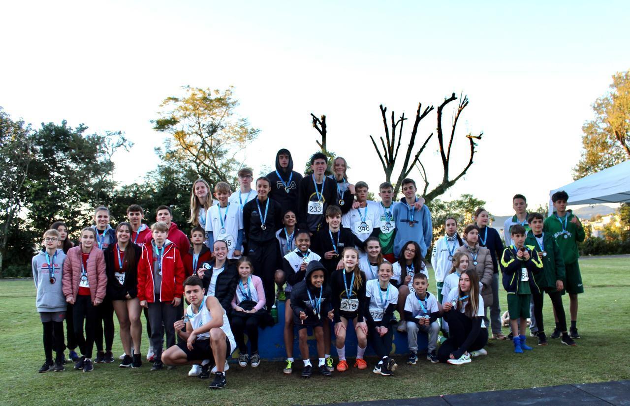 Atletismo da IENH conquista 17 medalhas no Troféu Ivoti