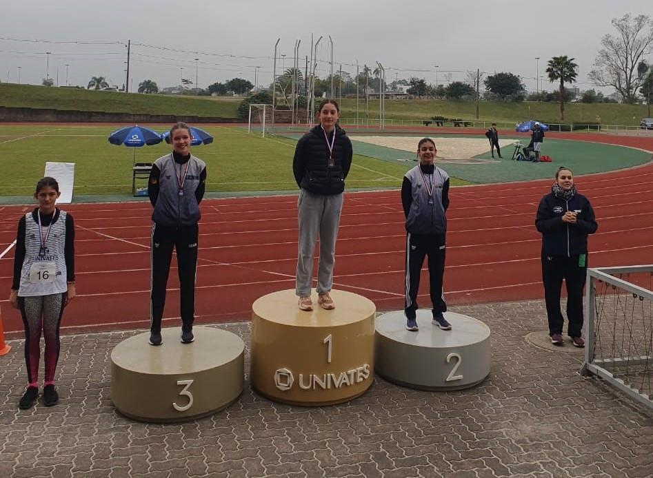 Atletismo da IENH conquista 17 medalhas no Troféu Lajeado