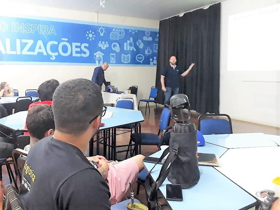 Aula aberta debate Logística Reversa na IENH