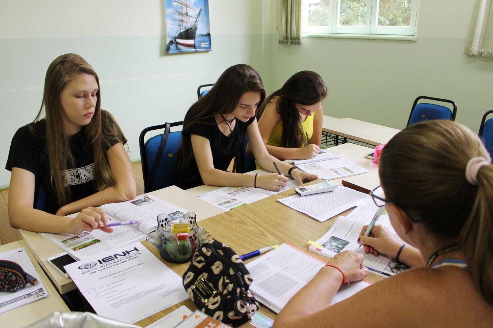 Aulas iniciam na IENH Idiomas