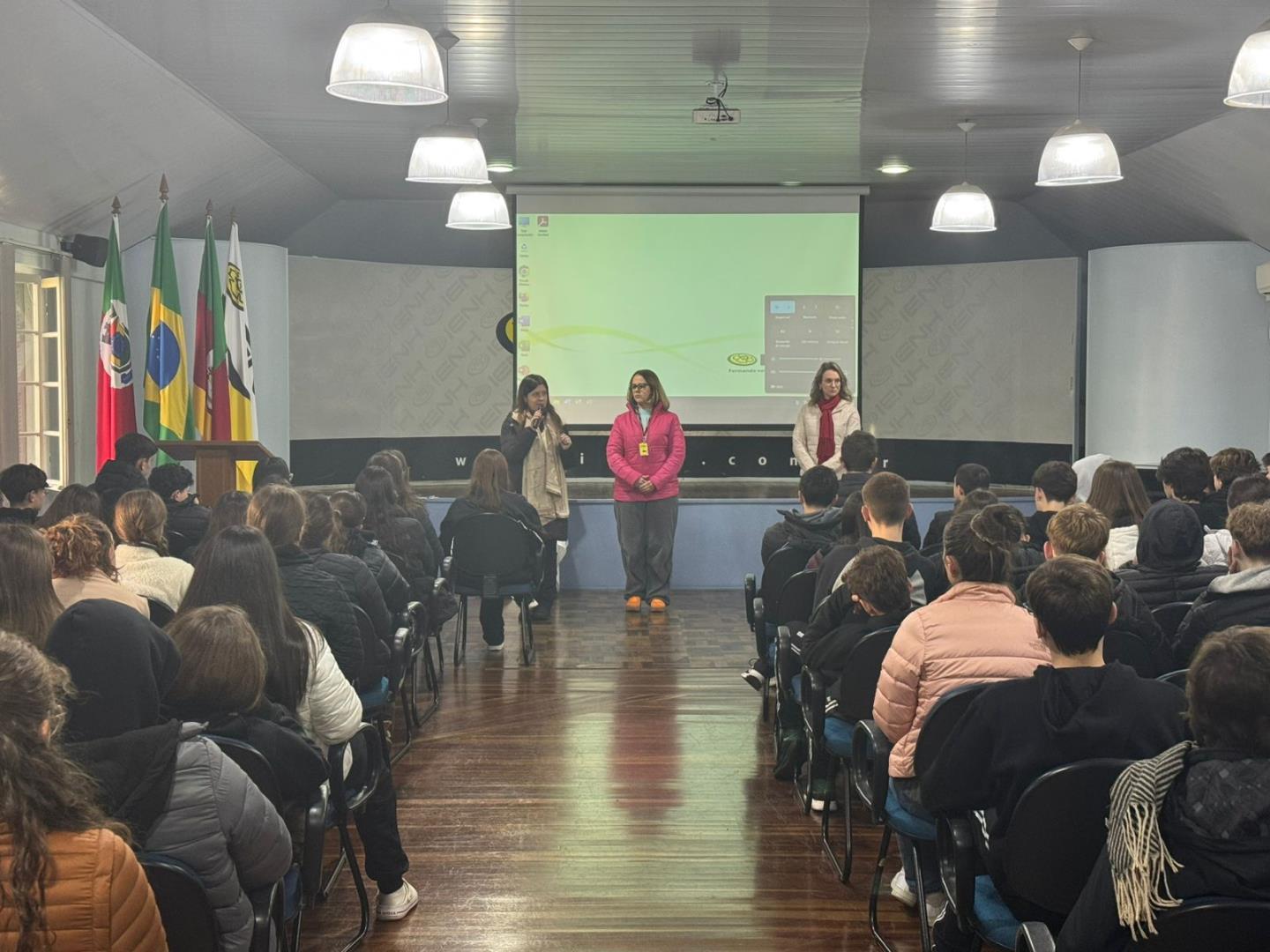 Avaliação de semestre reúne alunos da Unidade Fundação Evangélica para diálogo e alinhamento