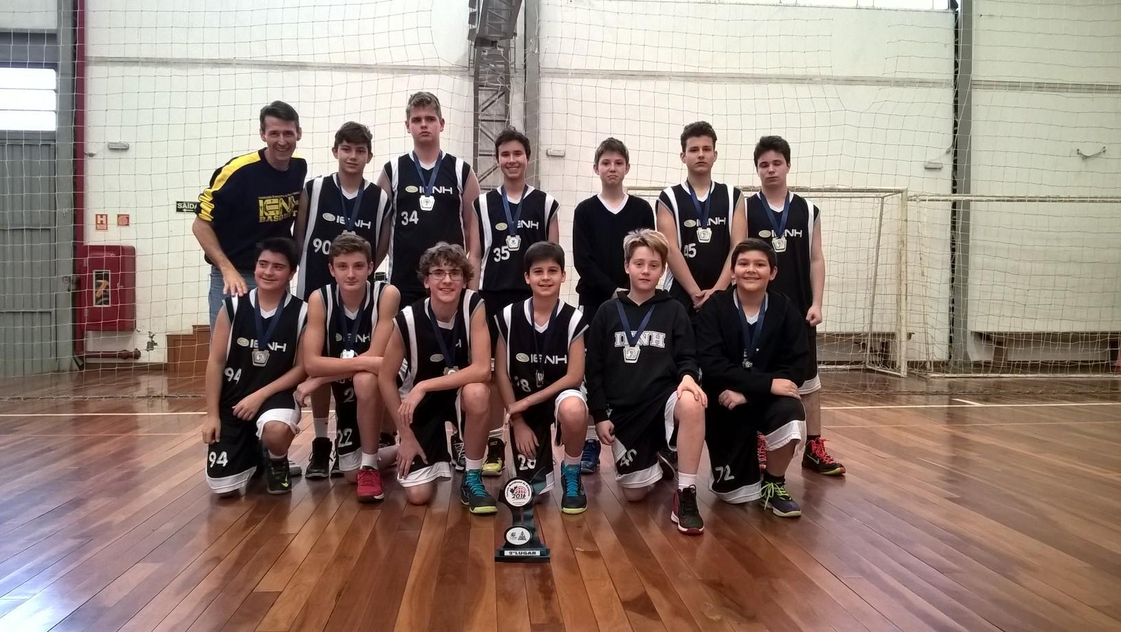 Basquete da IENH é vice-campeão do Torneio Meridional de Basquete