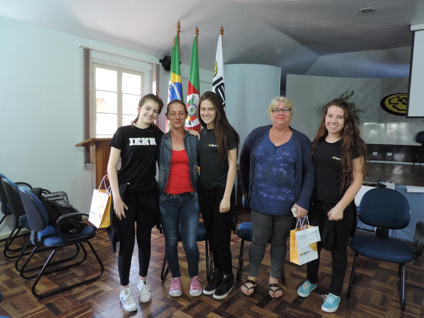 Catadoras falam do trabalho que desenvolvem para alunos da IENH