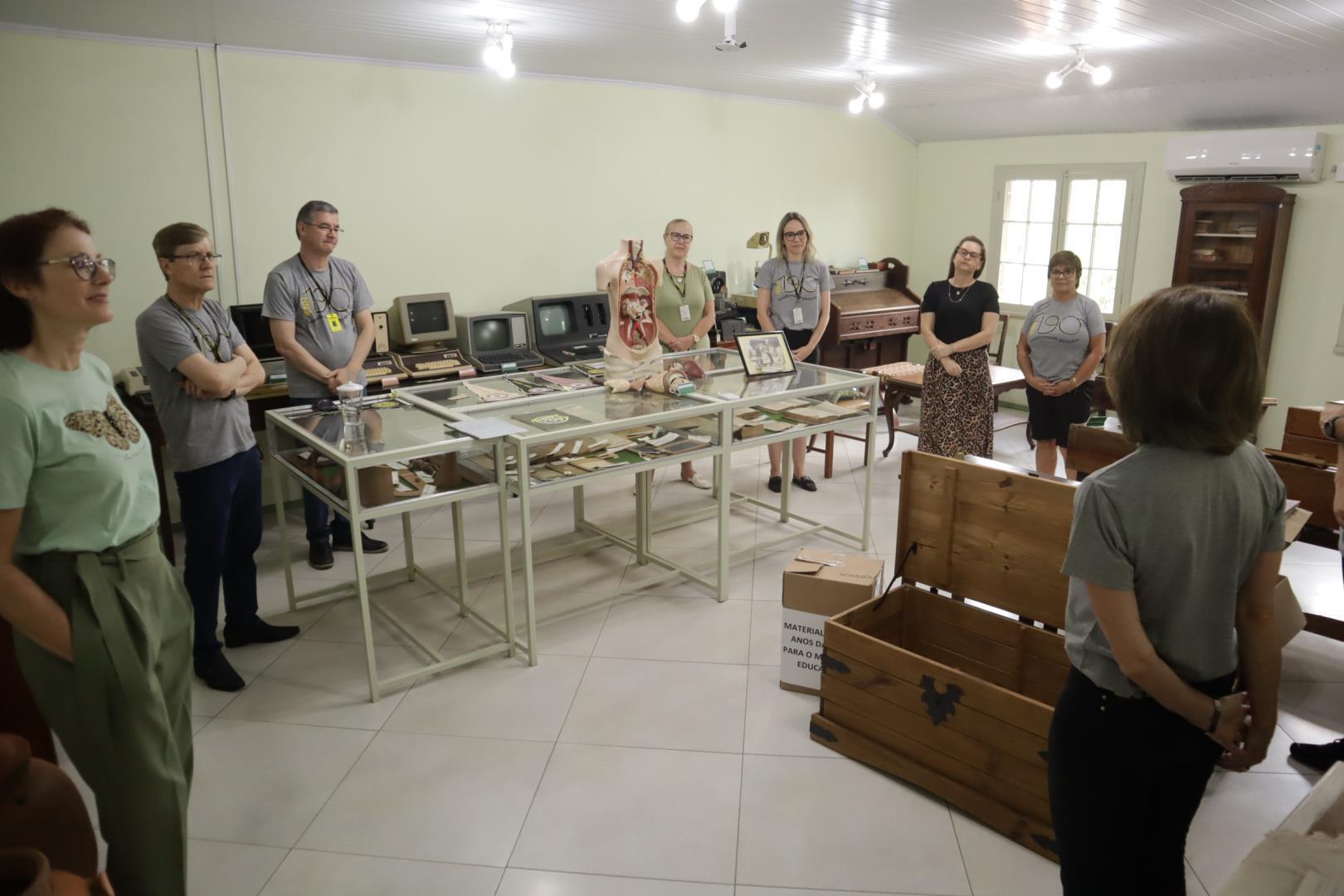 Cerimônia de fechamento do Baú dos 190 anos da IENH ocorre na Unidade Fundação Evangélica