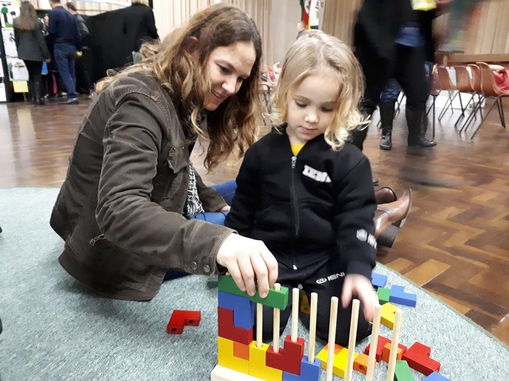 Chá da Tarde com exposição de trabalhos no Espaço Brincar e Criar