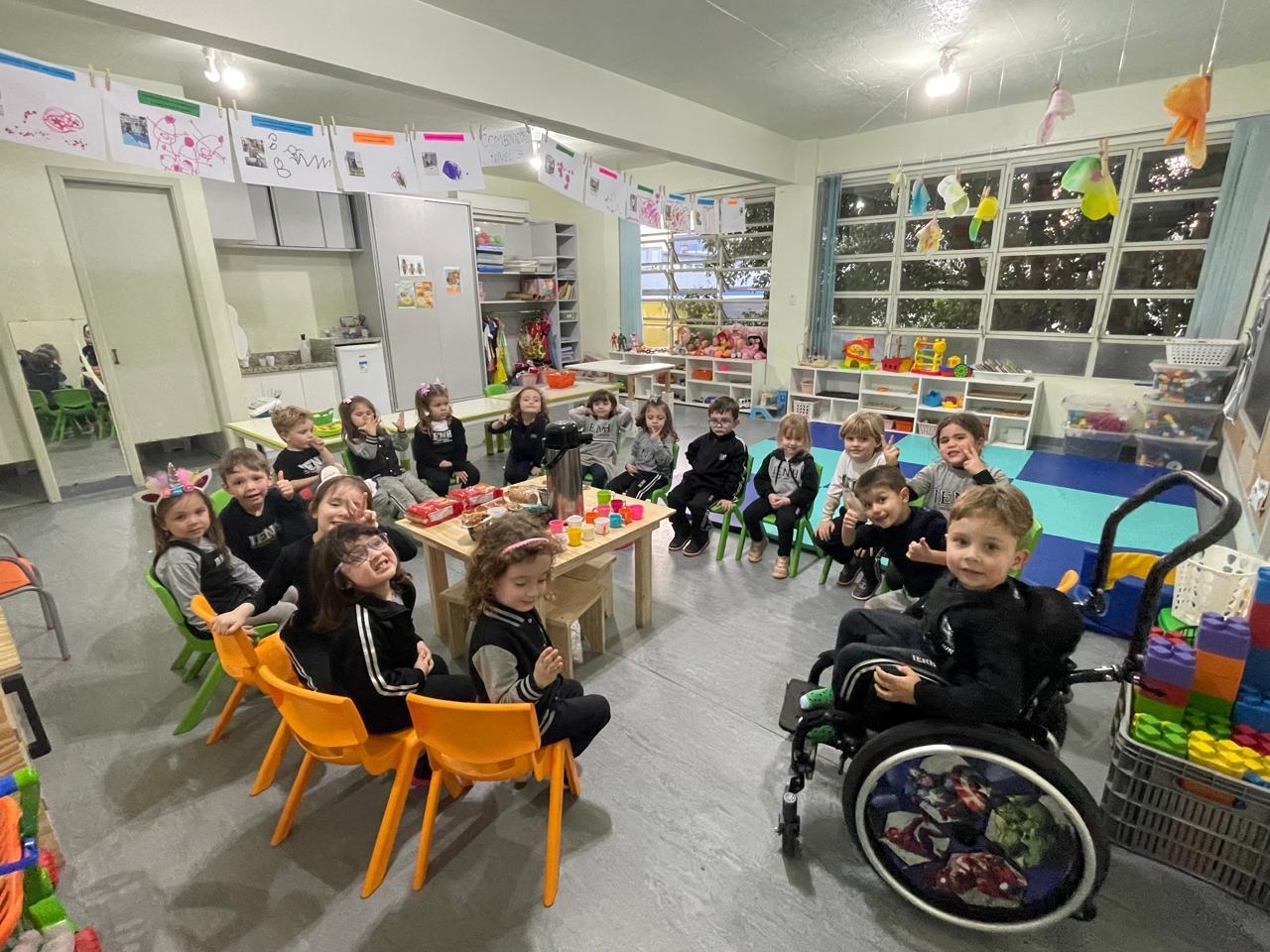 Chá das Cinco encanta as turmas de Kindergarten 3 da Unidade Oswaldo Cruz