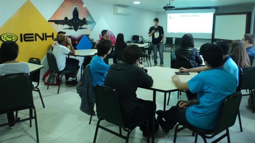 Conectando Talentos promove palestras sobre juventude e tecnologia