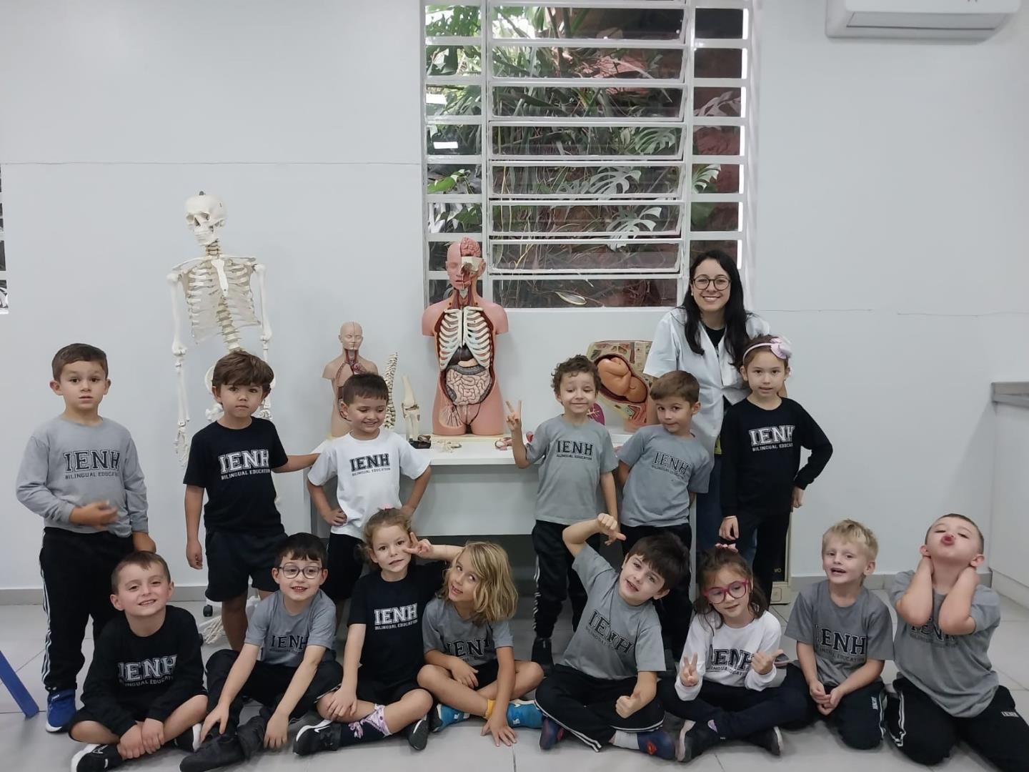 Crianças da Unidade Oswaldo Cruz exploram o corpo humano de forma lúdica