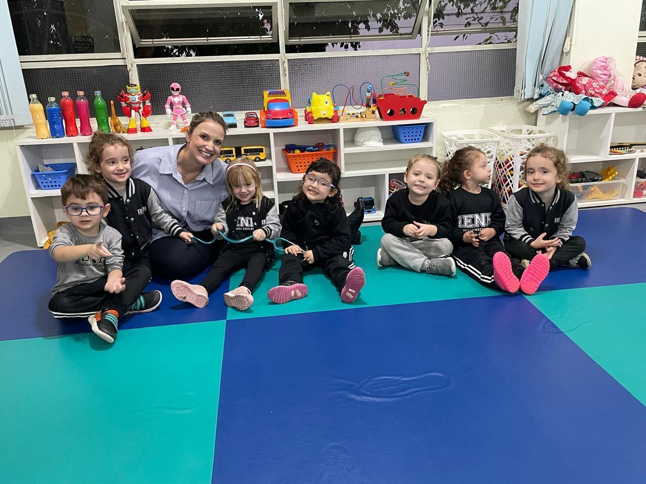 Crianças da Unidade Oswaldo Cruz recebem visita especial de Pediatra 