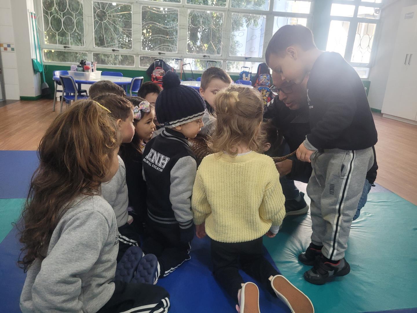 Crianças da Unidade Pindorama aprendem sobre o meio ambiente com visita especial