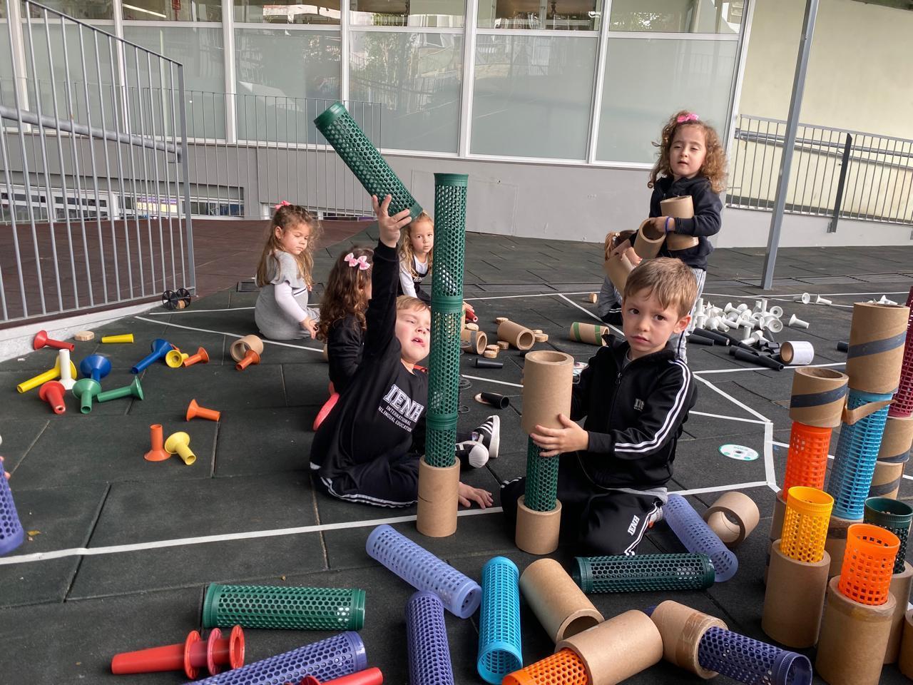 Crianças exploram criatividade e imaginação em tarde lúdica na Unidade Oswaldo Cruz