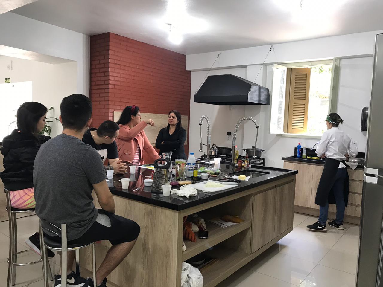 Curso da IENH ensina técnicas para introdução à cozinha