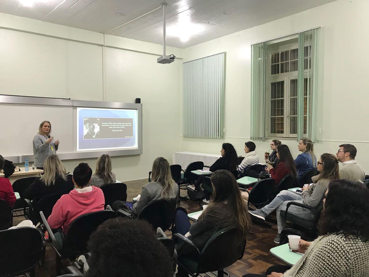 Curso de Extensão sobre escrita acadêmica acontece na Faculdade IENH