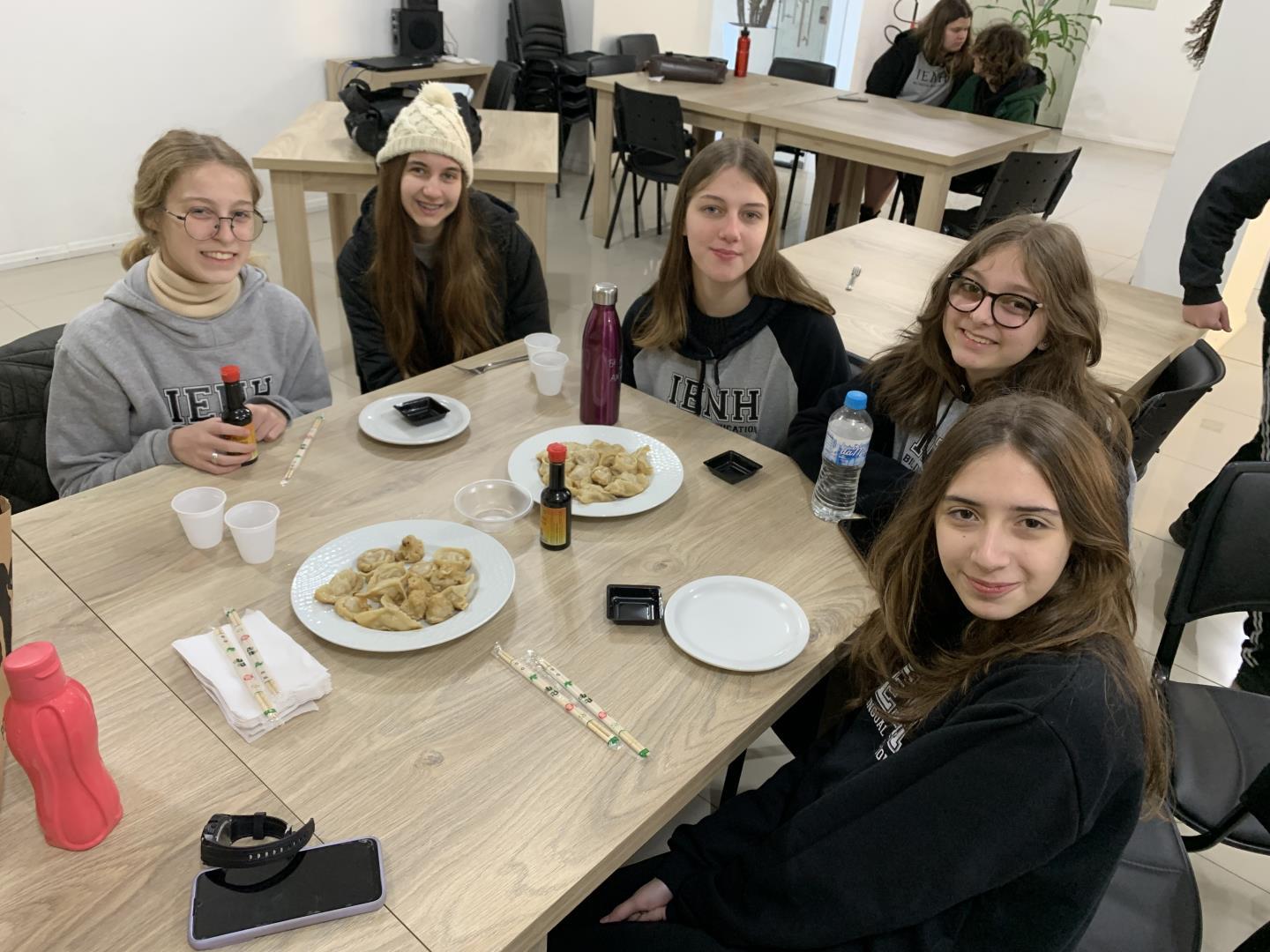 Diversidade cultural é trabalhada por meio de culinária e pesquisa em aula do Novo Ensino Médio