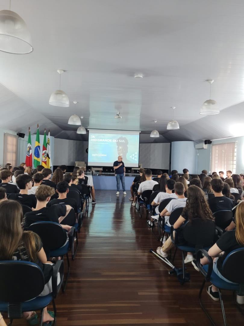 Educação Empreendedora: alunos da IENH conhecem o Miniempresa 2026