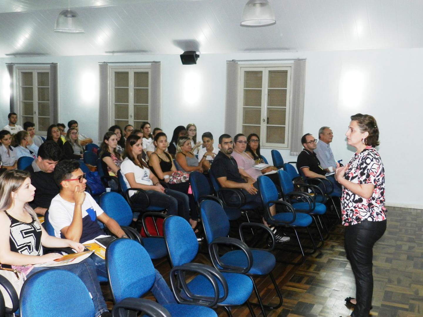 Educação Financeira é tema de aula aberta gratuita realizada na IENH