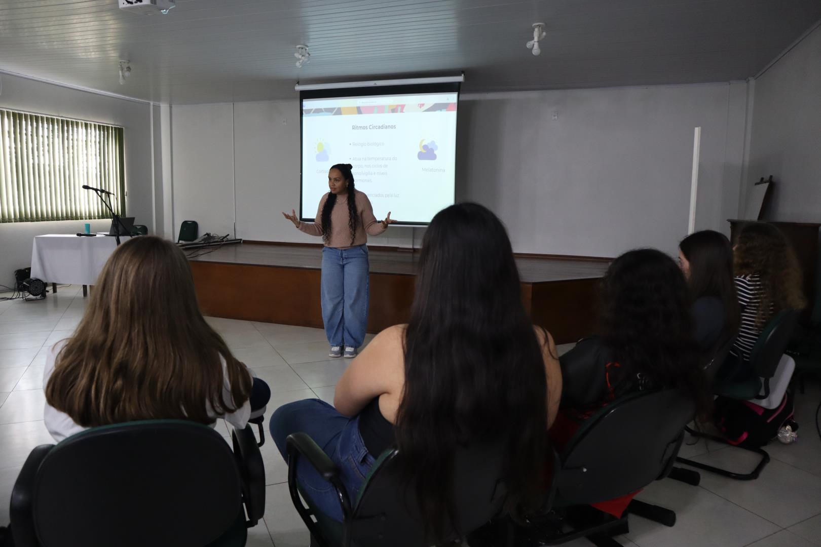 Encerramento do Arte em Movimento reúne palestra sobre adolescência e lanche coletivo