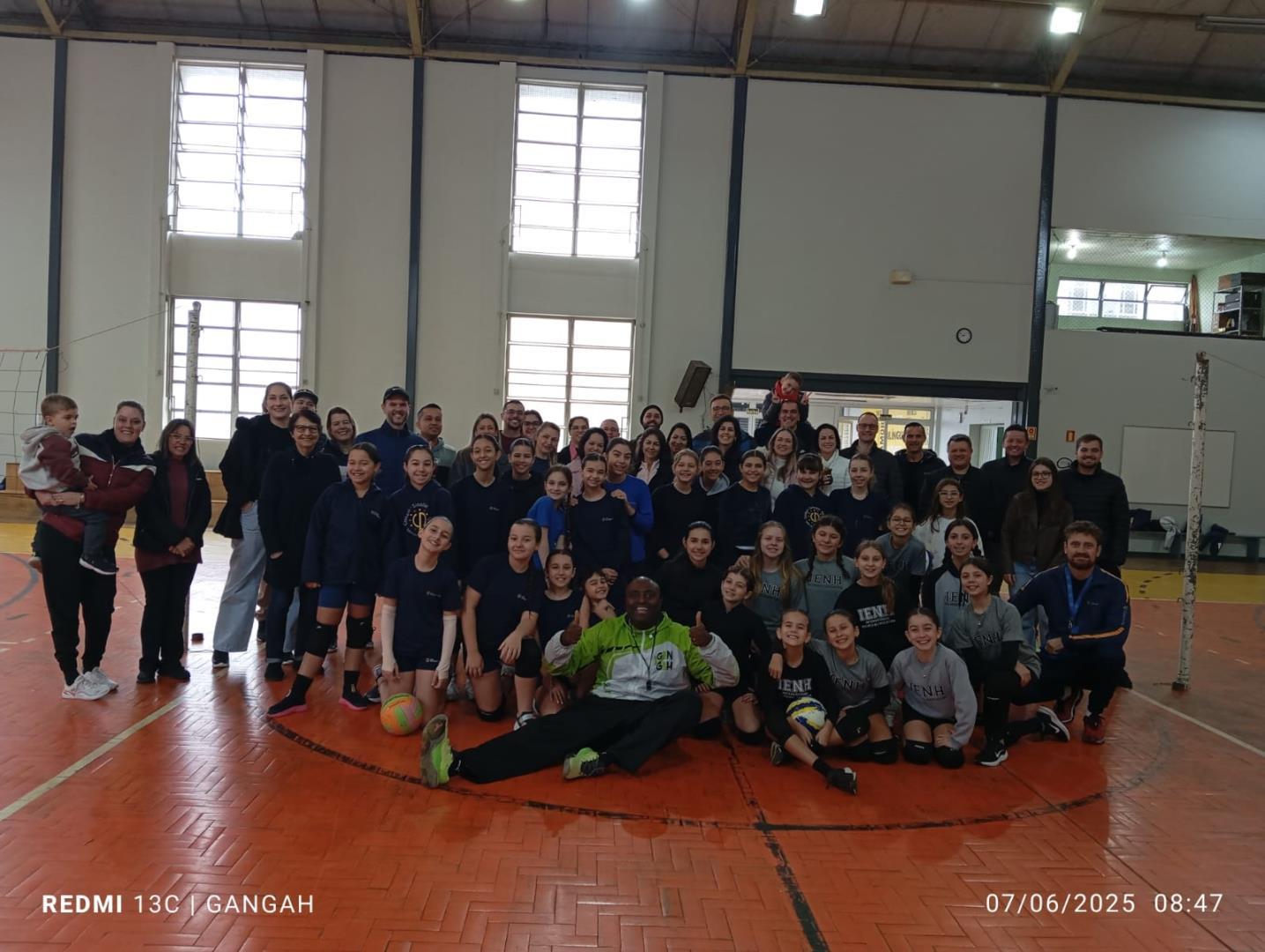 Encontro de Mini-Vôlei promove integração e valores do esporte na Unidade Pindorama 