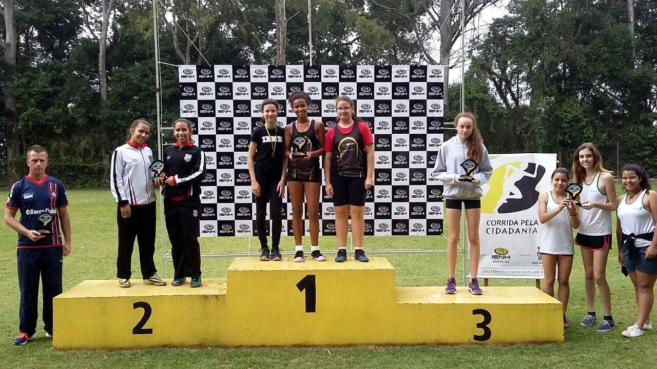 Equipe de Atletismo da IENH é campeã estadual na categoria sub-14