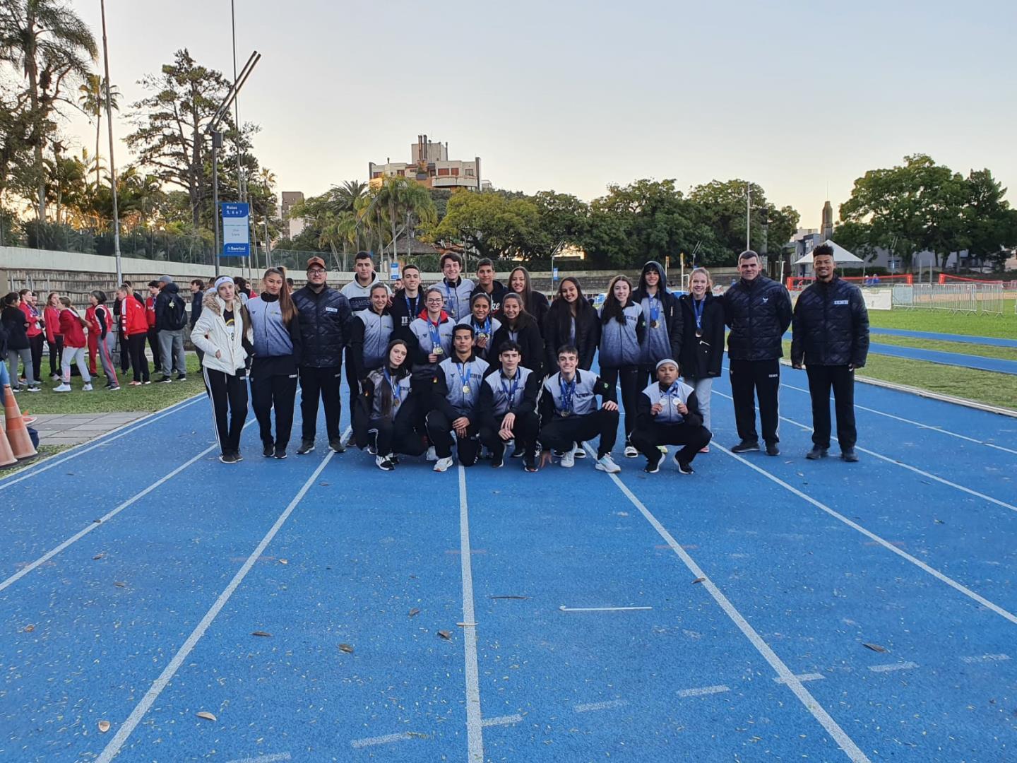 Equipe de Atletismo da IENH é vice-campeã Estadual da categoria sub-18