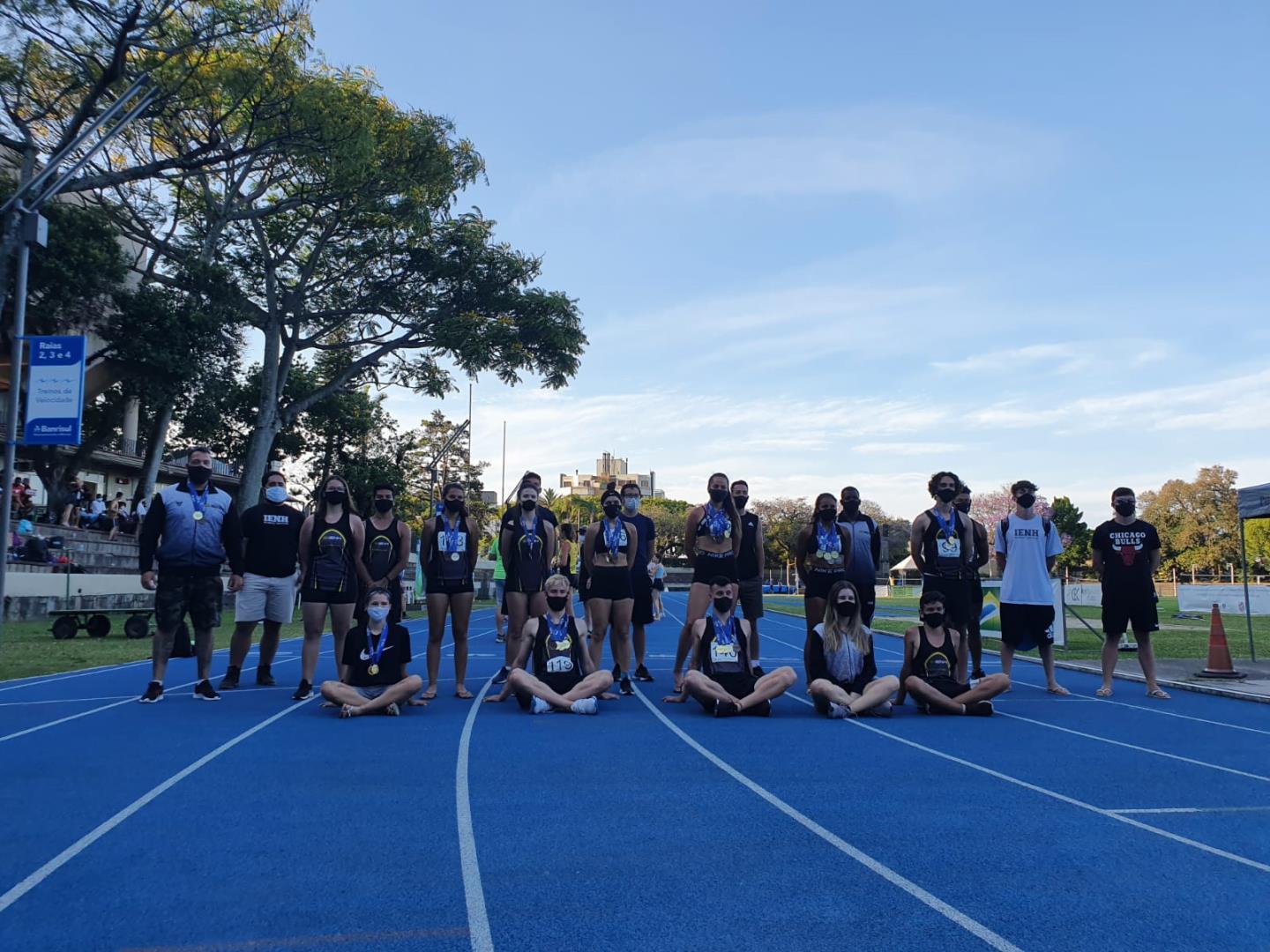 Equipe de Atletismo da IENH é vice-campeã estadual na categoria adulto