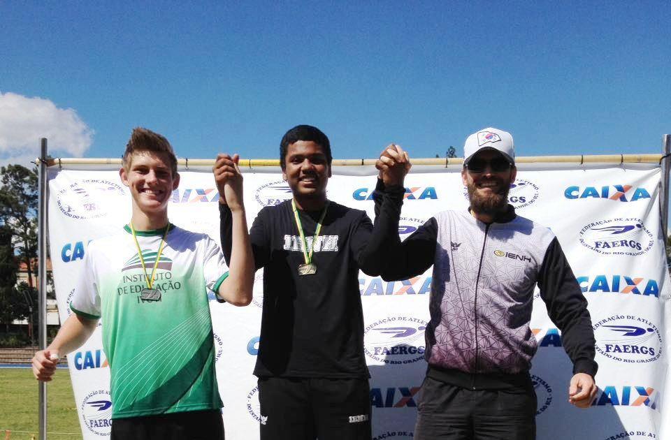 Equipe de Atletismo da IENH é vice-campeã no Campeonato Estadual Adulto