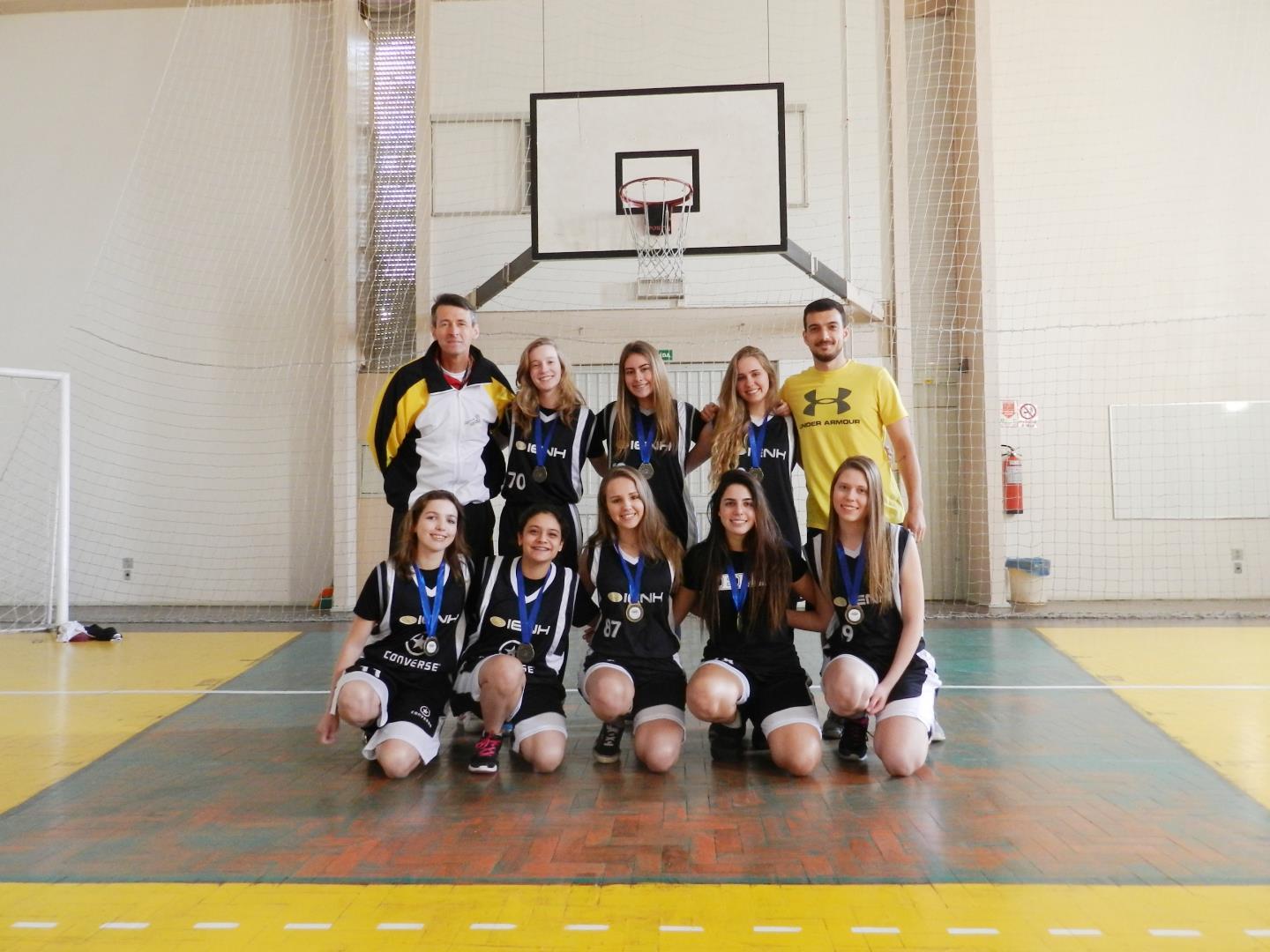 Equipe de basquetebol feminino da IENH conquista 3º lugar nos Jogos Internacionais Luteranos