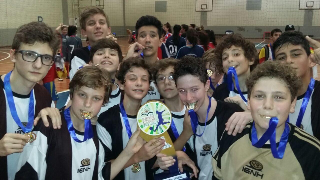 Equipe de futsal sub-13 de IENH é campeã municipal