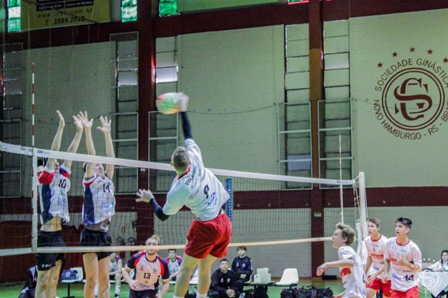 Equipe Infanto Masculina de Voleibol apoiada pela IENH conquista vitória no campeonato estadual