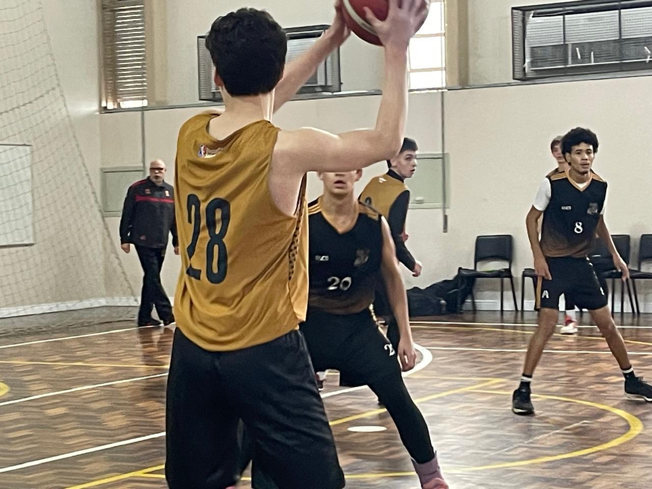 Equipe Sub 17 de Basquete da IENH garante vaga na fase final do CERGS