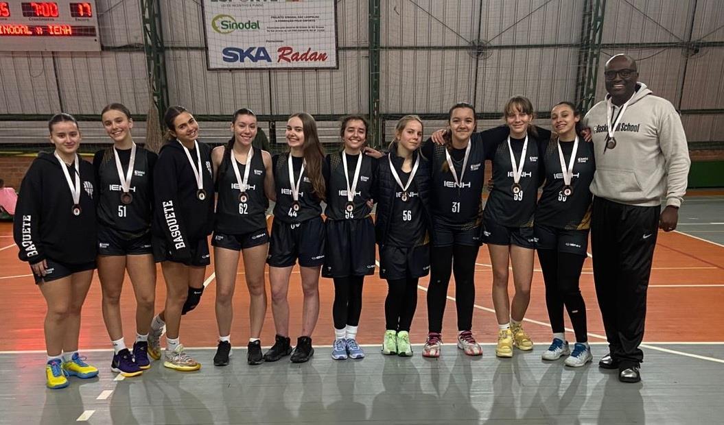 Equipes de Basquete Sub-18 da IENH disputam classificatórias para a ONASE 