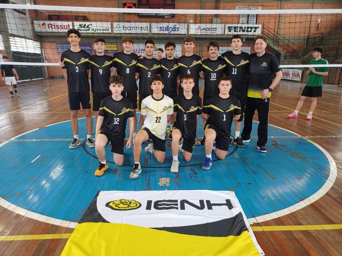 Equipes de voleibol da IENH se destacam na Copa Polvo 