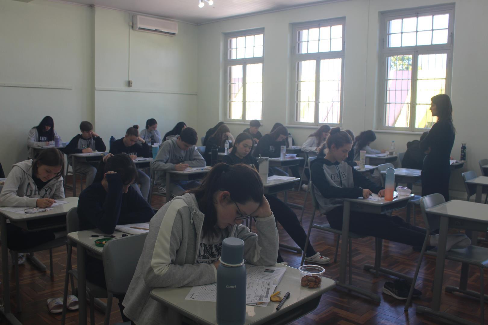 Estudantes da IENH encerram ciclo de simulados ENEM 2025
